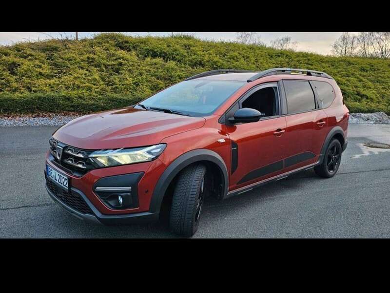 Braun Gebraucht 2022 Dacia Jogger Extreme Kombi | 16.995 € (Fairer Preis) - Bild 1/4