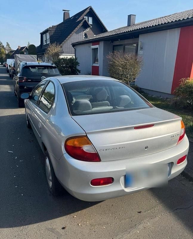 Second-hand Chrysler Neon 96 CP (70 kW) 2000 Argintiu Berlinǎ