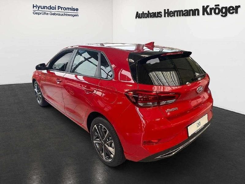 Gebraucht Hyundai i30 Advantage 160 PS (117 kW) 2024 Engine red Limousine
