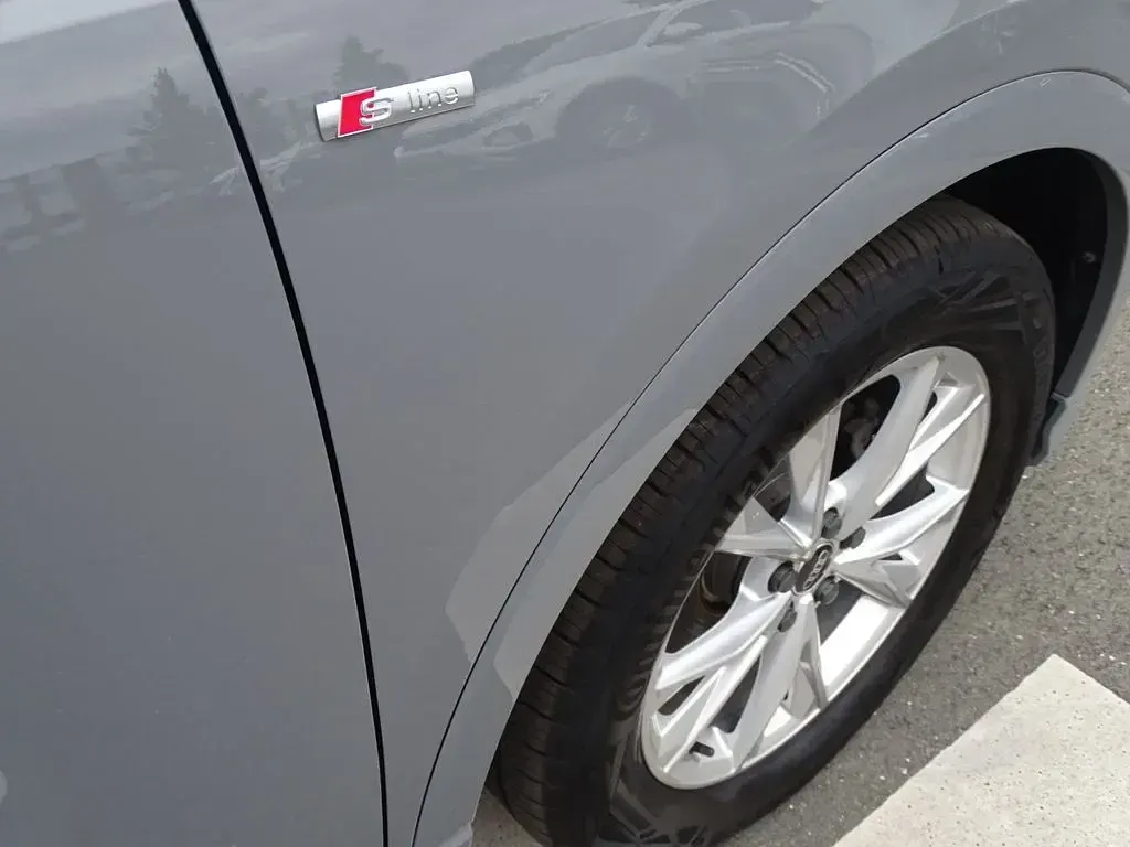 Gebraucht Audi Q3 S-Line 150 PS (110 kW) 2025 Grau individuallackierungen audi exclusi (metallic) SUV