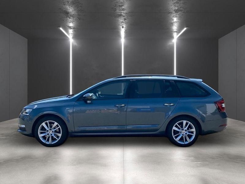Grau Gebraucht 2018 Skoda Octavia Clever Kombi | 12.990 € (Guter Preis) - Bild 1/4
