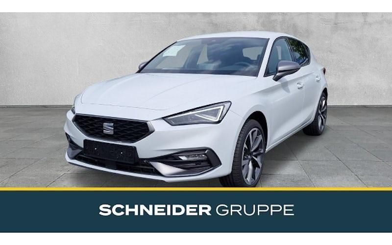 Weiß Gebraucht 2025 Seat Leon Style Limousine | 36.450 € (Teuer) - Bild 1/4