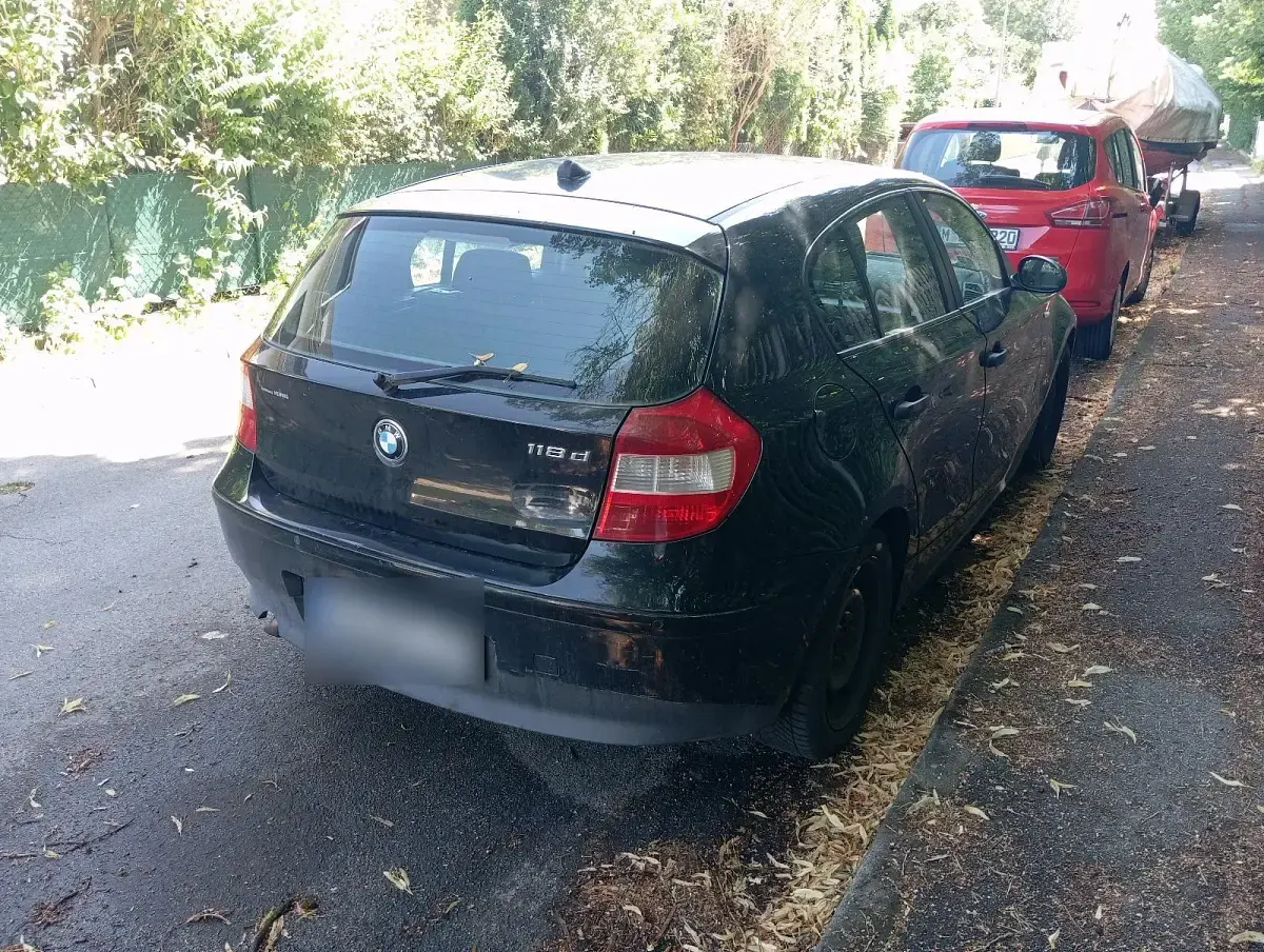 Gebraucht BMW 118 122 PS (89 kW) 2005 Schwarz Kleinwagen