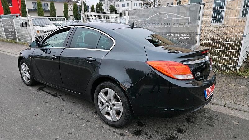 Gebraucht Opel Insignia 160 PS (117 kW) 2012 Schwarz Limousine