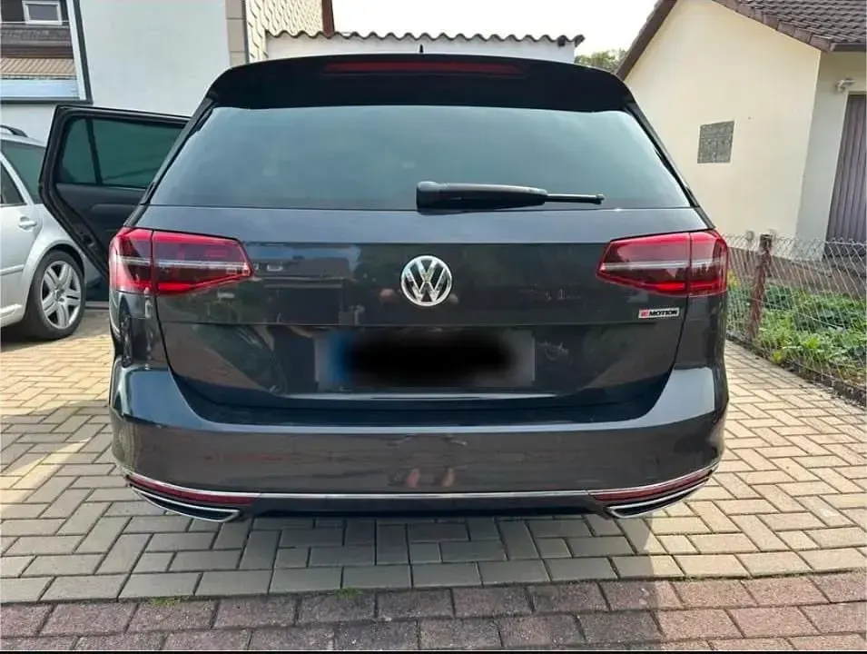 Gebraucht VW Passat R-line 190 PS (139 kW) 2019 Grau Kombi
