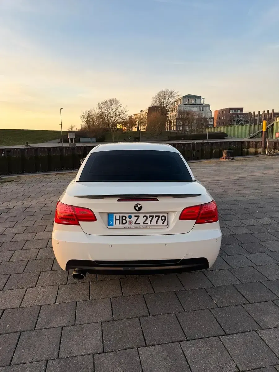Gebraucht BMW 320 Cabriolet M Sport 184 PS (135 kW) 2012 Weiß Cabrio