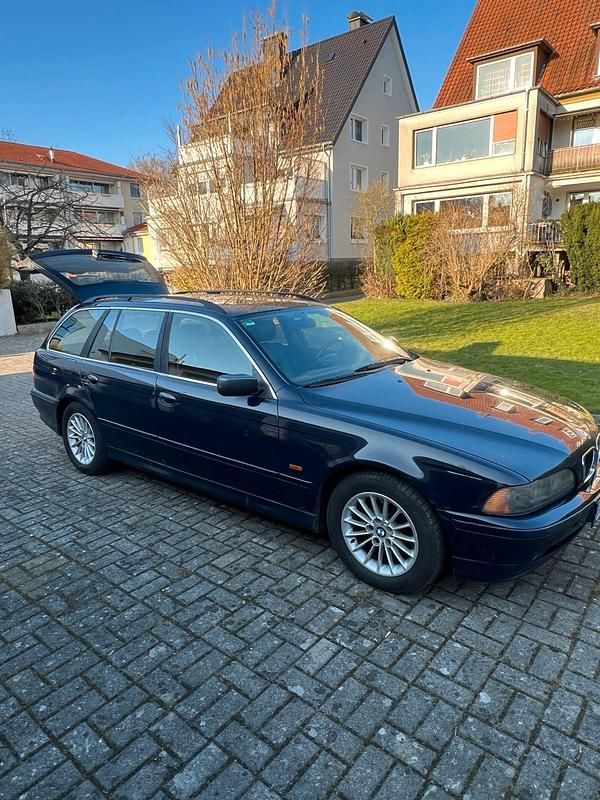 Gebraucht BMW 530 Basis 193 PS (141 kW) 2001 Blau Kombi