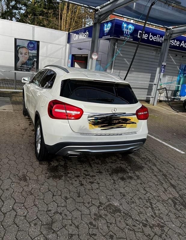 Gebraucht Mercedes GLA220 177 PS (130 kW) 2016 Weiß SUV