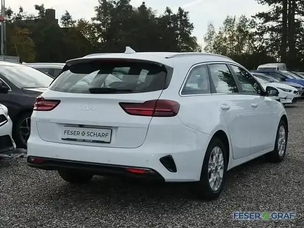 Gebraucht Kia Ceed 101 PS (74 kW) 2024 Cararraweiss Kleinwagen