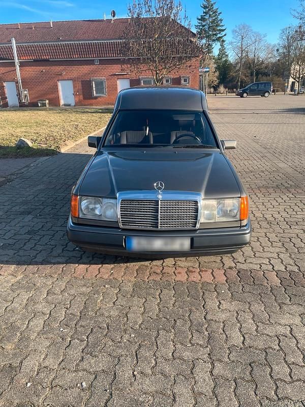 Gebraucht Mercedes E250 1992 Grau