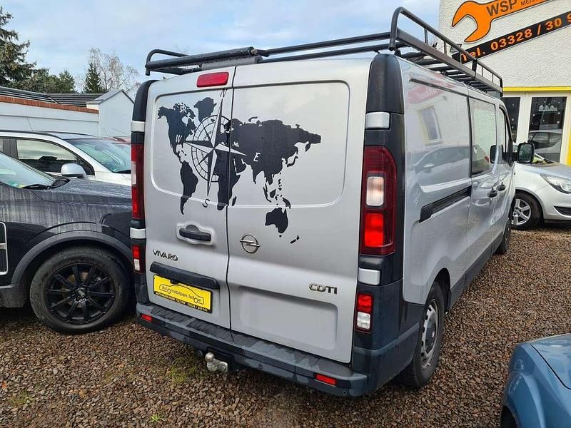 Gebraucht Opel Vivaro 121 PS (88 kW) 2017 Silbermetallic Van / Kleinbus
