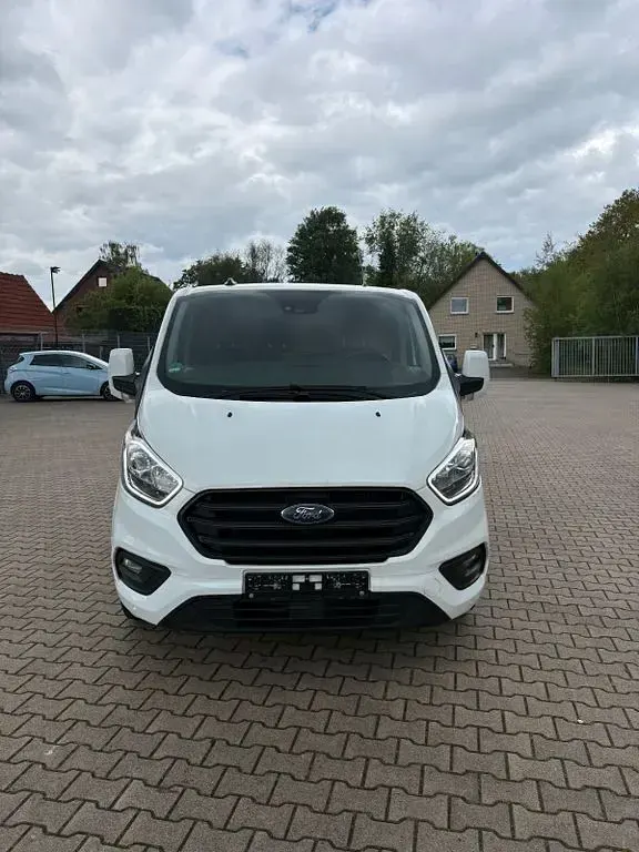 Używany Ford Transit Custom 105 KM (77 kW) 2022 Biały Minivan