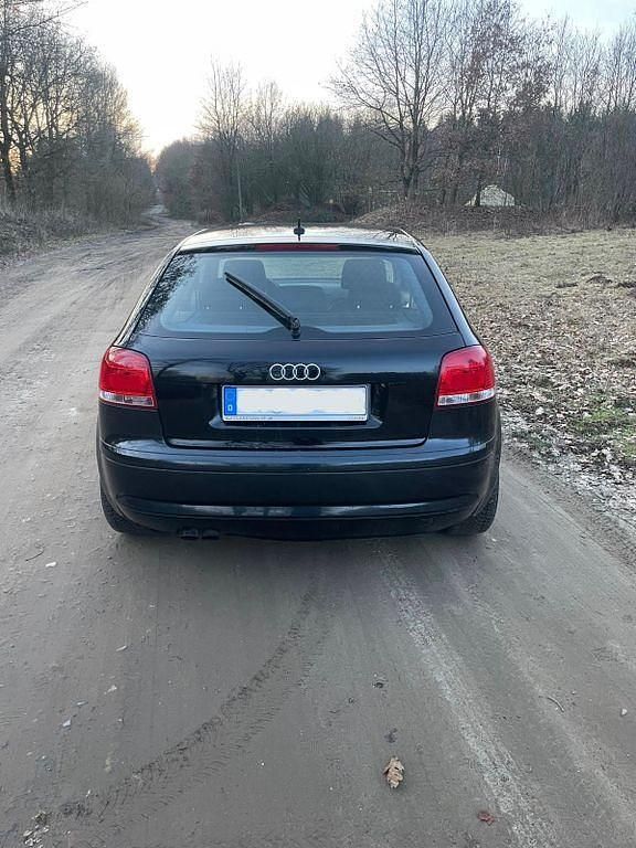 Gebraucht Audi A3 Ambiente 105 PS (77 kW) 2004 Schwarz Kleinwagen