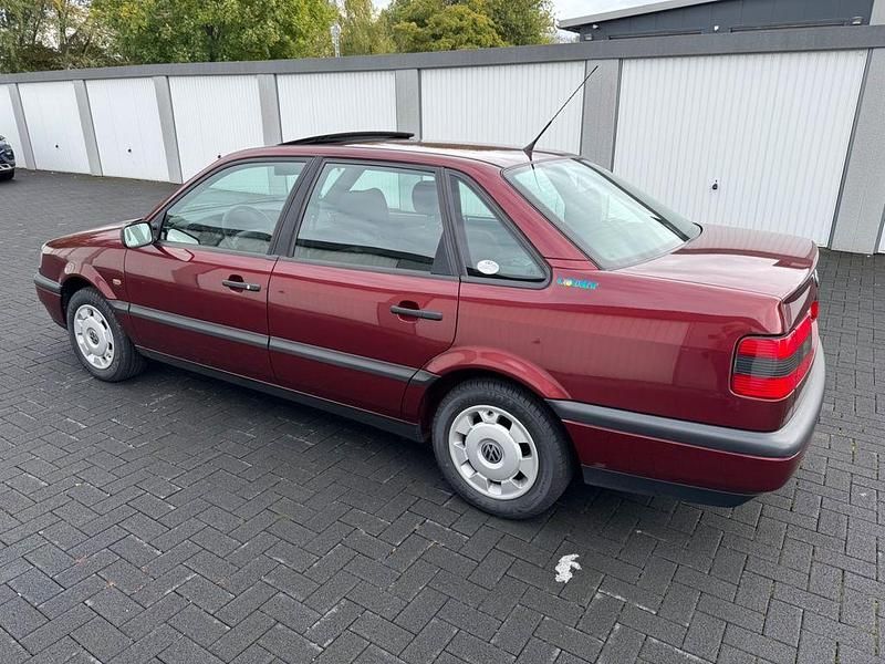 Rot Gebraucht 1995 VW Passat Limousine | 7.500 € - Bild 1/4