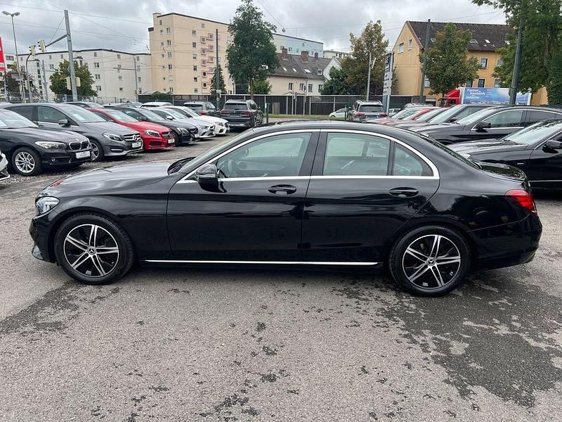 Gebraucht Mercedes C220 Avantgarde 194 PS (142 kW) 2021 Schwarz Limousine