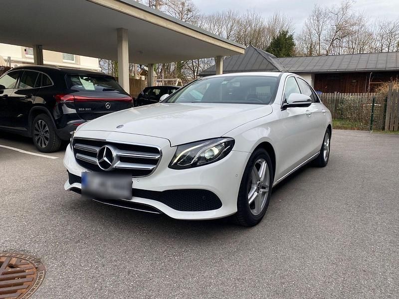 Gebraucht Mercedes E220 Avantgarde 194 PS (142 kW) 2017 Weiß Limousine