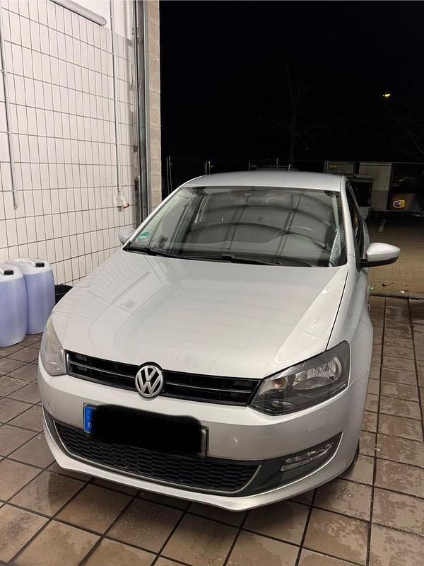 Silber Gebraucht 2013 VW Polo Trendline Limousine | 3.700 € (Fairer Preis) - Bild 1/4