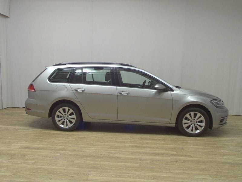 Silber Gebraucht 2019 VW Golf VII Comfortline Kombi | 13.480 € (Superpreis) - Bild 1/4