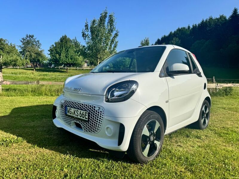 Weiß Gebraucht 2021 Smart ForTwo Electric Drive Cabrio | 11.800 € (Fairer Preis) - Bild 1/4