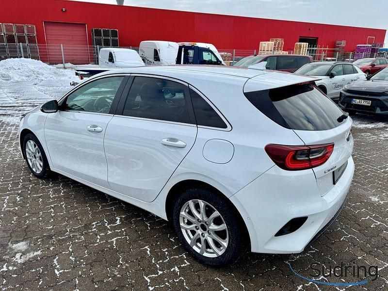 Gebraucht Kia Ceed Spirit 140 PS (102 kW) 2018 Weiß Kleinwagen