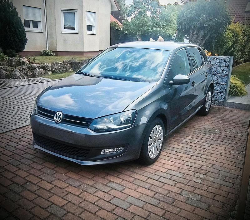 Grau Gebraucht 2011 VW Polo Limousine | 3.200 € (Fairer Preis) - Bild 1/4