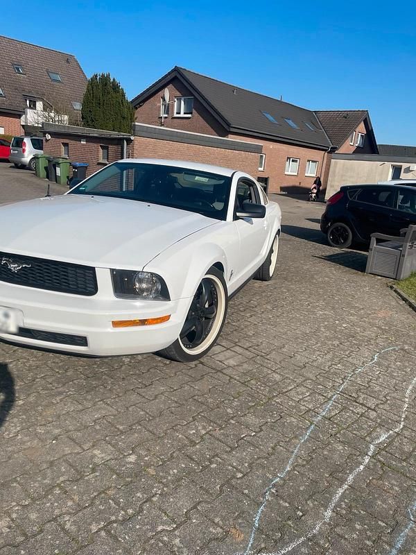 Gebraucht Ford Mustang 212 PS (155 kW) 2005 Weiß Coupé