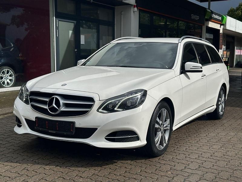 Weiß Gebraucht 2014 Mercedes E200 Kombi | 12.450 € (Guter Preis) - Bild 1/4