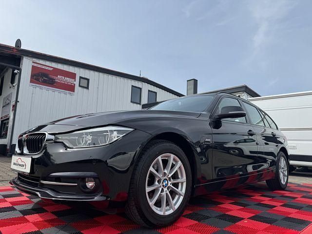 Schwarz Gebraucht 2018 BMW 320 Sport Line Kombi | 16.999 € (Fairer Preis) - Bild 1/4
