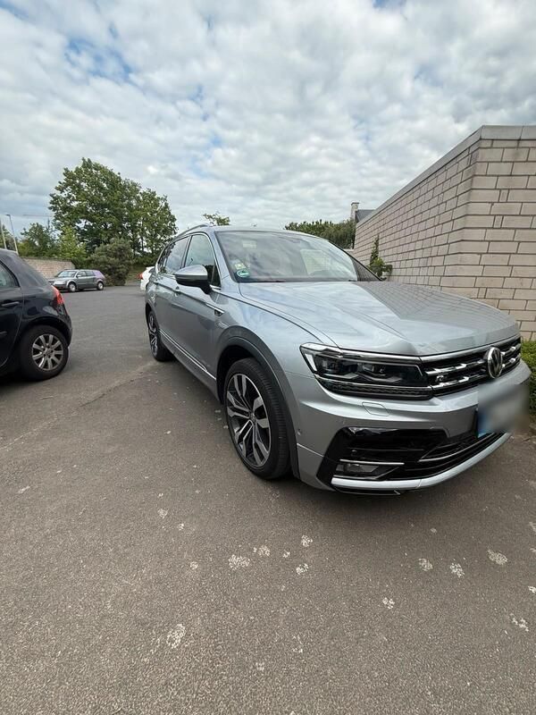 Grau Gebraucht 2020 VW Tiguan Allspace R-line SUV | 28.498 € (Teuer) - Bild 1/4