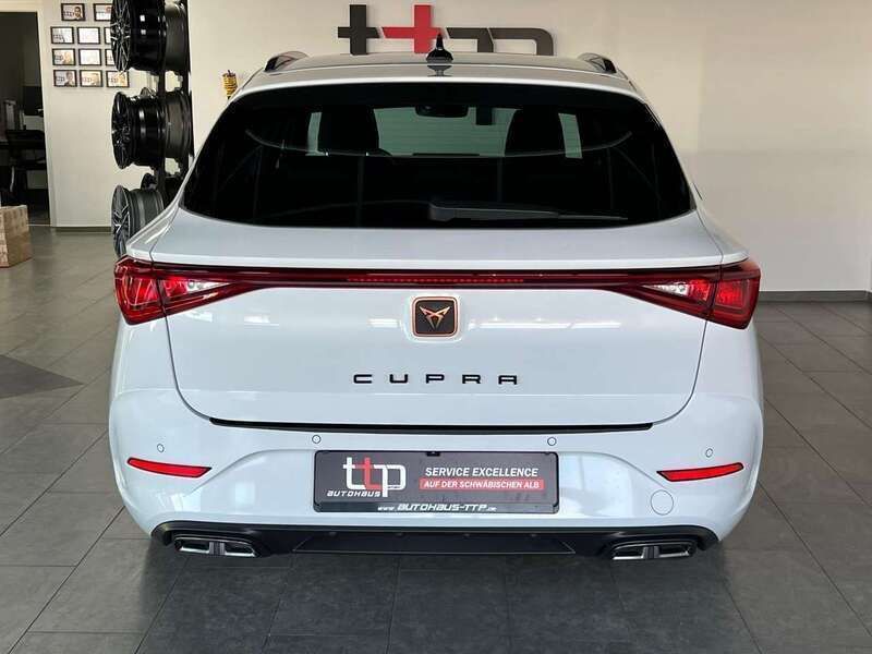 "nevada" weiss Gebraucht 2024 Cupra Leon Kombi | 32.400 € (Fairer Preis) - Bild 1/2