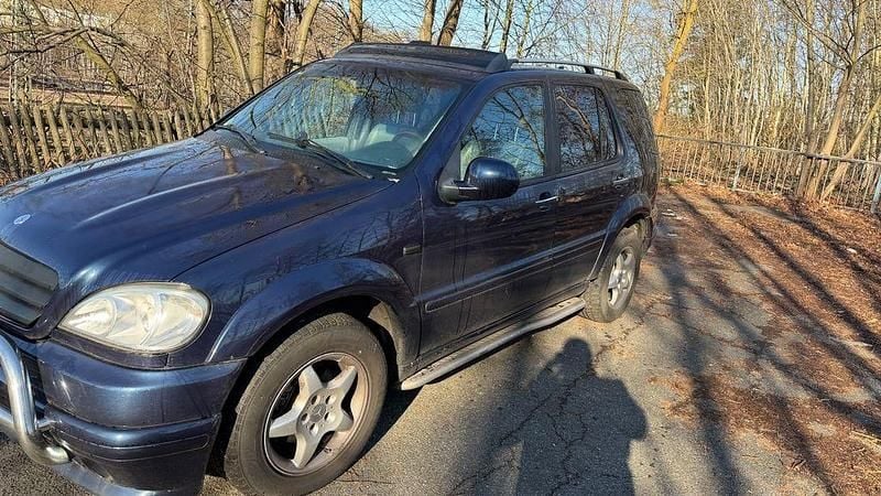 Gebraucht Mercedes ML320 218 PS (160 kW) 2000 Blau SUV