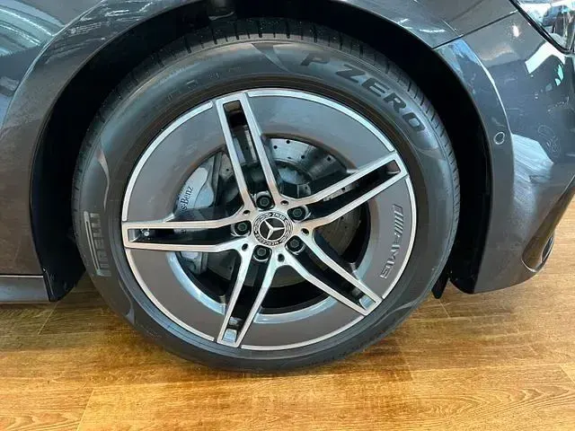 Gebraucht Mercedes E200 AMG 204 PS (150 kW) 2024 Grau Limousine