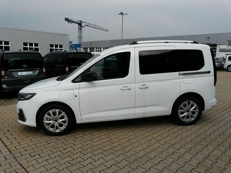 Neu Ford Tourneo Titanium 150 PS (110 kW) 2026 Weiß Van / Kleinbus