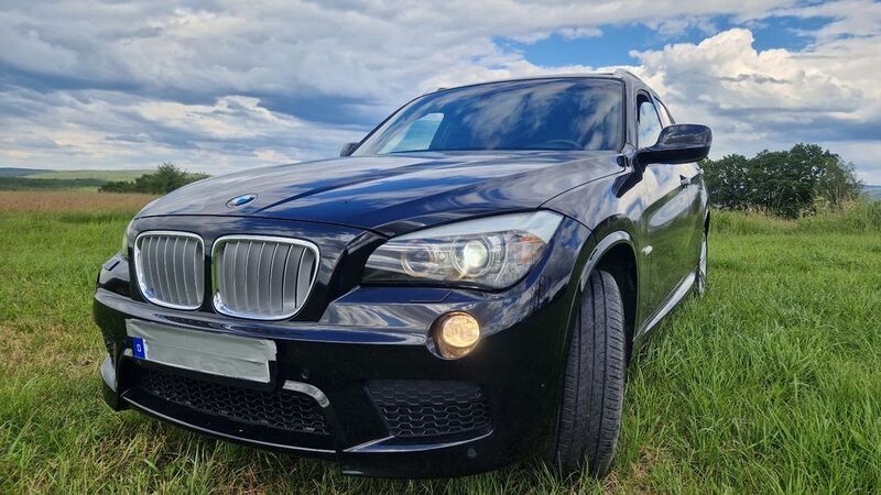 Schwarz Gebraucht 2011 BMW X1 M Sport SUV | 13.499 € (Etwas zu teuer) - Bild 1/4
