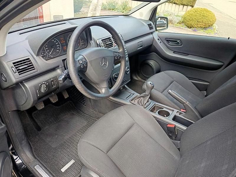 Gebraucht Mercedes A180 Elegance 116 PS (85 kW) 2010 Schwarz Van / Kleinbus