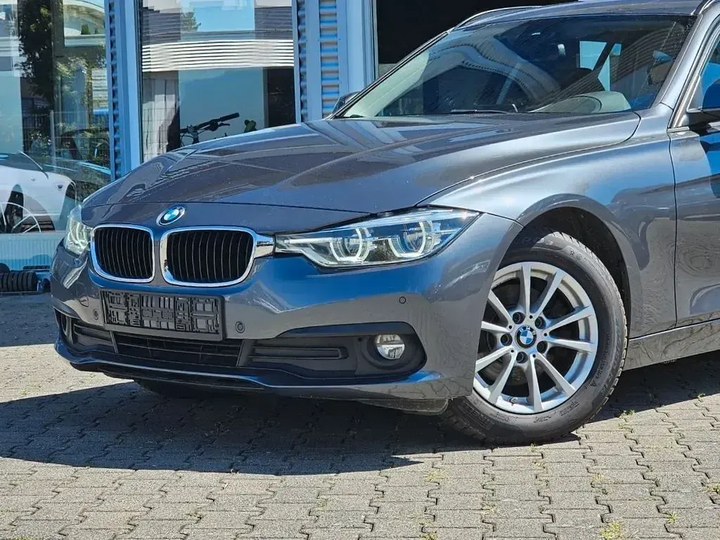 Gebraucht BMW 318 Advantage 150 PS (110 kW) 2019 Grau Kombi
