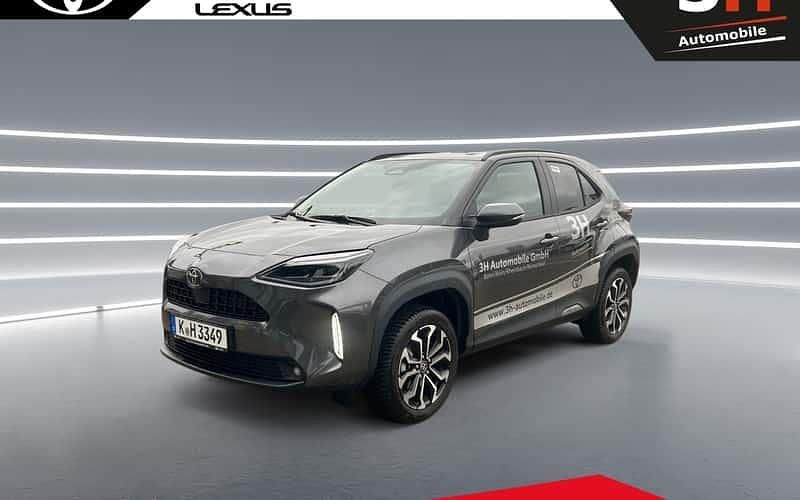 Grau Gebraucht 2025 Toyota Yaris Cross Team SUV | 28.790 € (Fairer Preis) - Bild 1/4