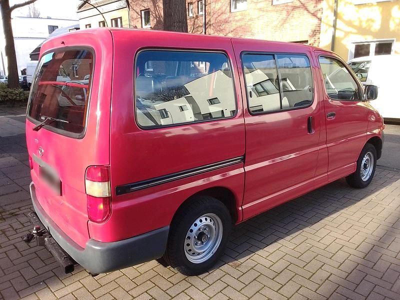 Gebraucht Toyota HiAce 90 PS (66 kW) 1999 Rot Van / Kleinbus