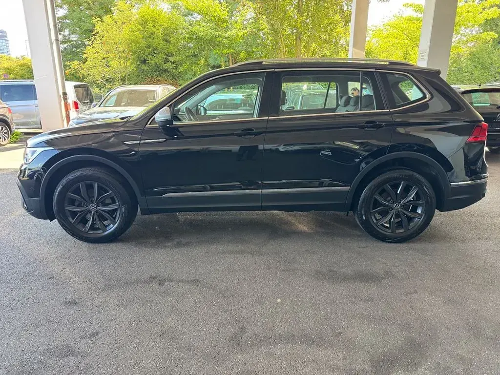 Gebraucht VW Tiguan Allspace Life 150 PS (110 kW) 2024 Schwarz SUV