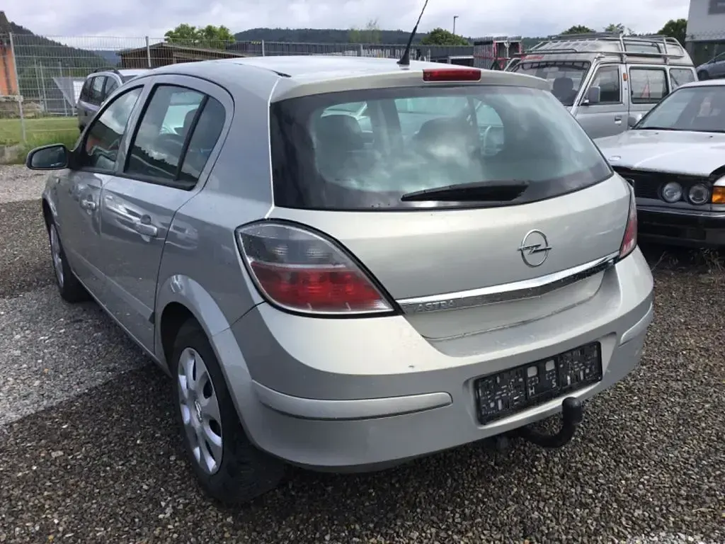 Usata Opel Astra Edition 116 CV (85 kW) 2008 Berlina