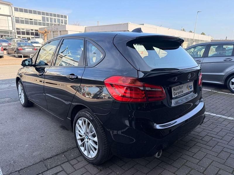 Gebraucht BMW 218 150 PS (110 kW) 2018 Saphirschwarz Van / Kleinbus