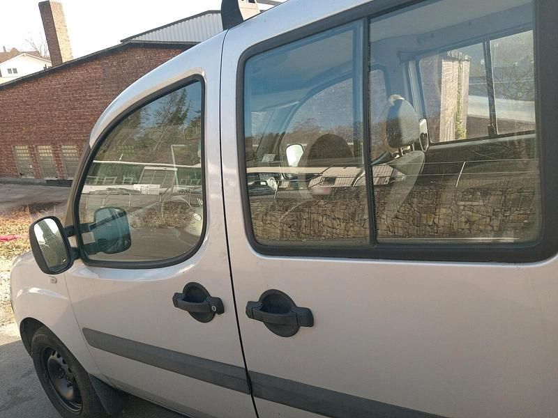 Gebraucht Fiat Doblò 88 PS (64 kW) 2008 Silber Van / Kleinbus