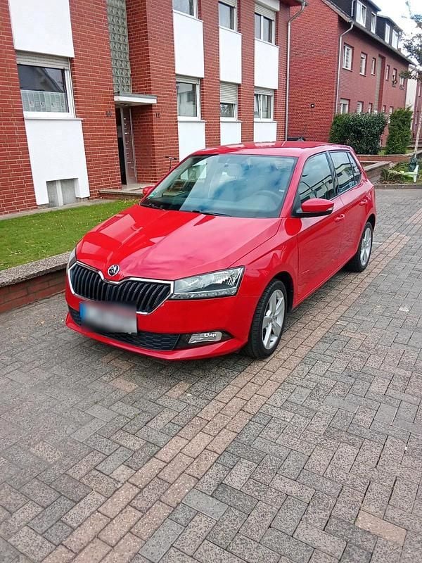 Rot Gebraucht 2019 Skoda Fabia Kleinwagen | 7.500 € (Guter Preis) - Bild 1/4