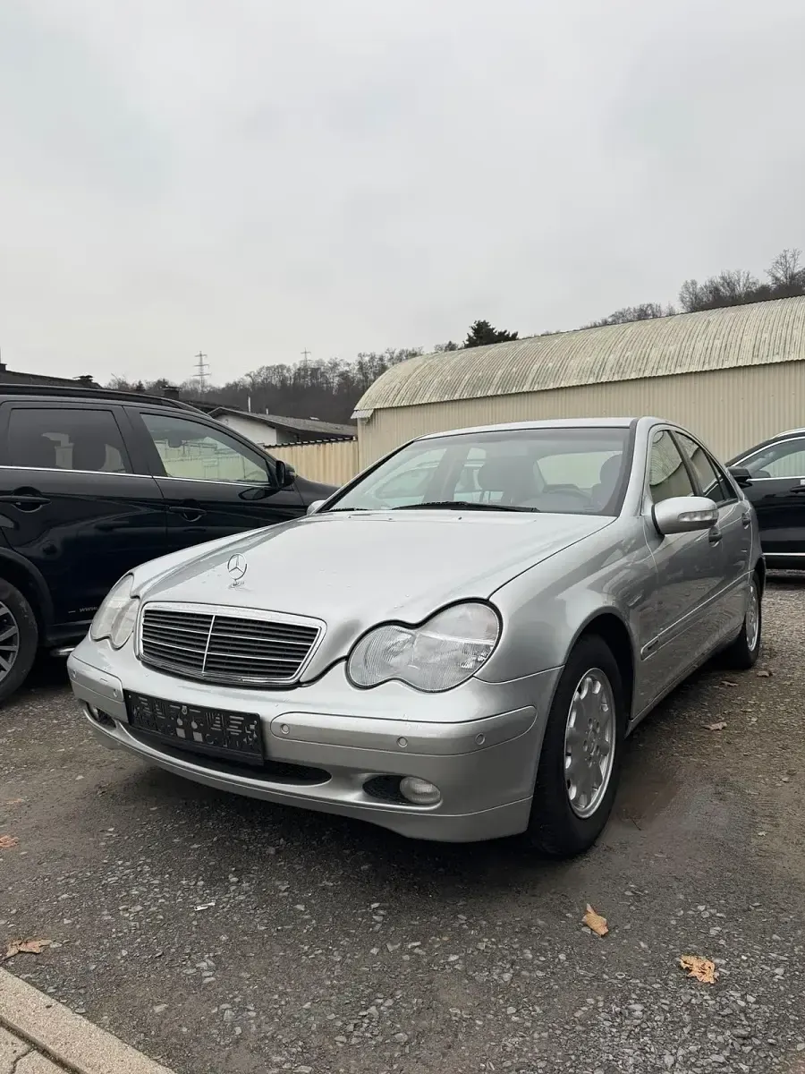 Gebraucht Mercedes C200 115 PS (84 kW) 2000 Silber Limousine