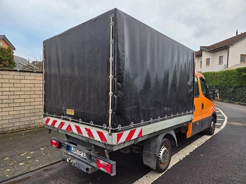 Gebraucht Iveco Daily 126 PS (92 kW) 2015 Orange Limousine