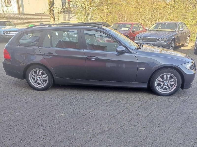 Gebraucht BMW 320 150 PS (110 kW) 2007 Sparkling graphite metallic Kombi