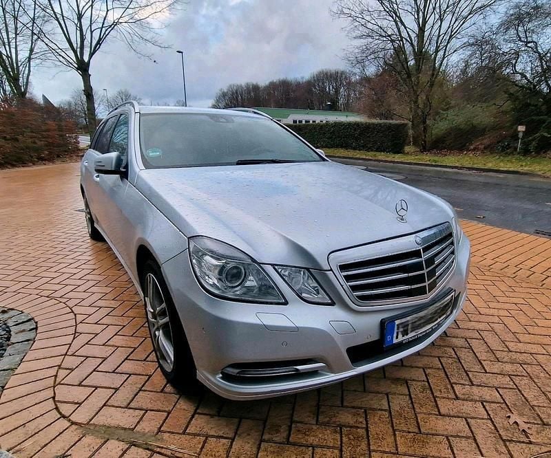 Gebraucht Mercedes E300 209 PS (153 kW) 2013 Silber Kombi