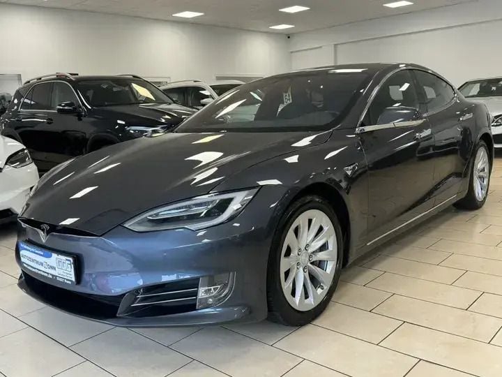 Grau Gebraucht 2018 Tesla Model S Limousine | 31.900 € (Etwas zu teuer) - Bild 1/4