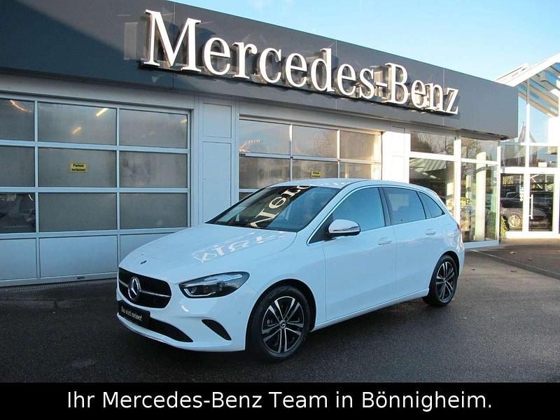 Weiß Gebraucht 2024 Mercedes B200 Van / Kleinbus | 34.850 € (Teuer) - Bild 1/4