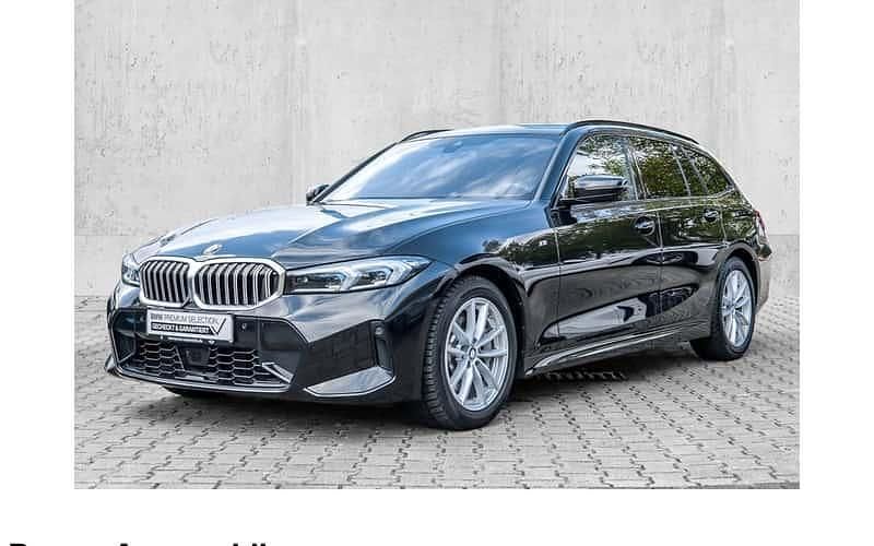 Sapphireschwarz metallic Gebraucht 2025 BMW 330 Comfort Edition Kombi | 51.880 € (Etwas zu teuer) - Bild 1/4